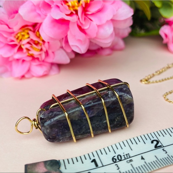 💜PENDANT 💜AMETHYST CRYSTAL wire wrapped GOLD - Picture 6 of 7